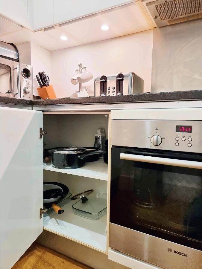 Your Riverside Home 2 With Private Balcony London Exteriör bild