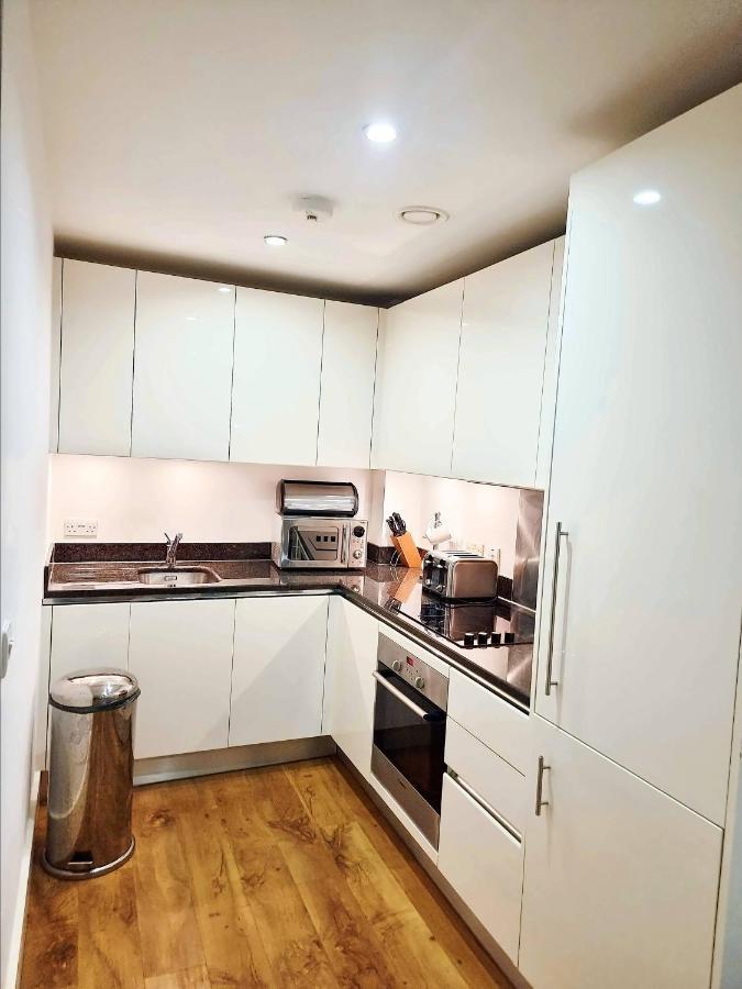 Your Riverside Home 2 With Private Balcony London Exteriör bild