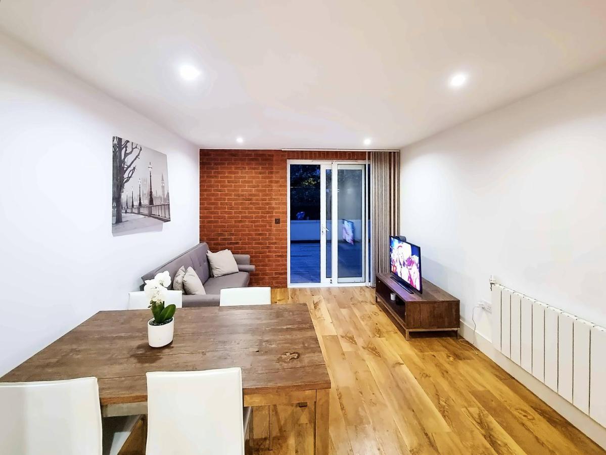 Your Riverside Home 2 With Private Balcony London Exteriör bild